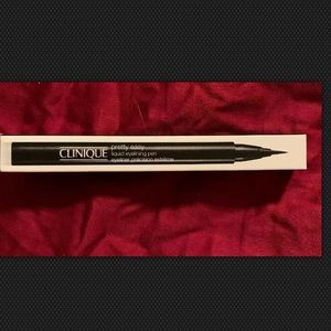 Clinique PRETTY EASY Liquid Eyeliner Pen Black